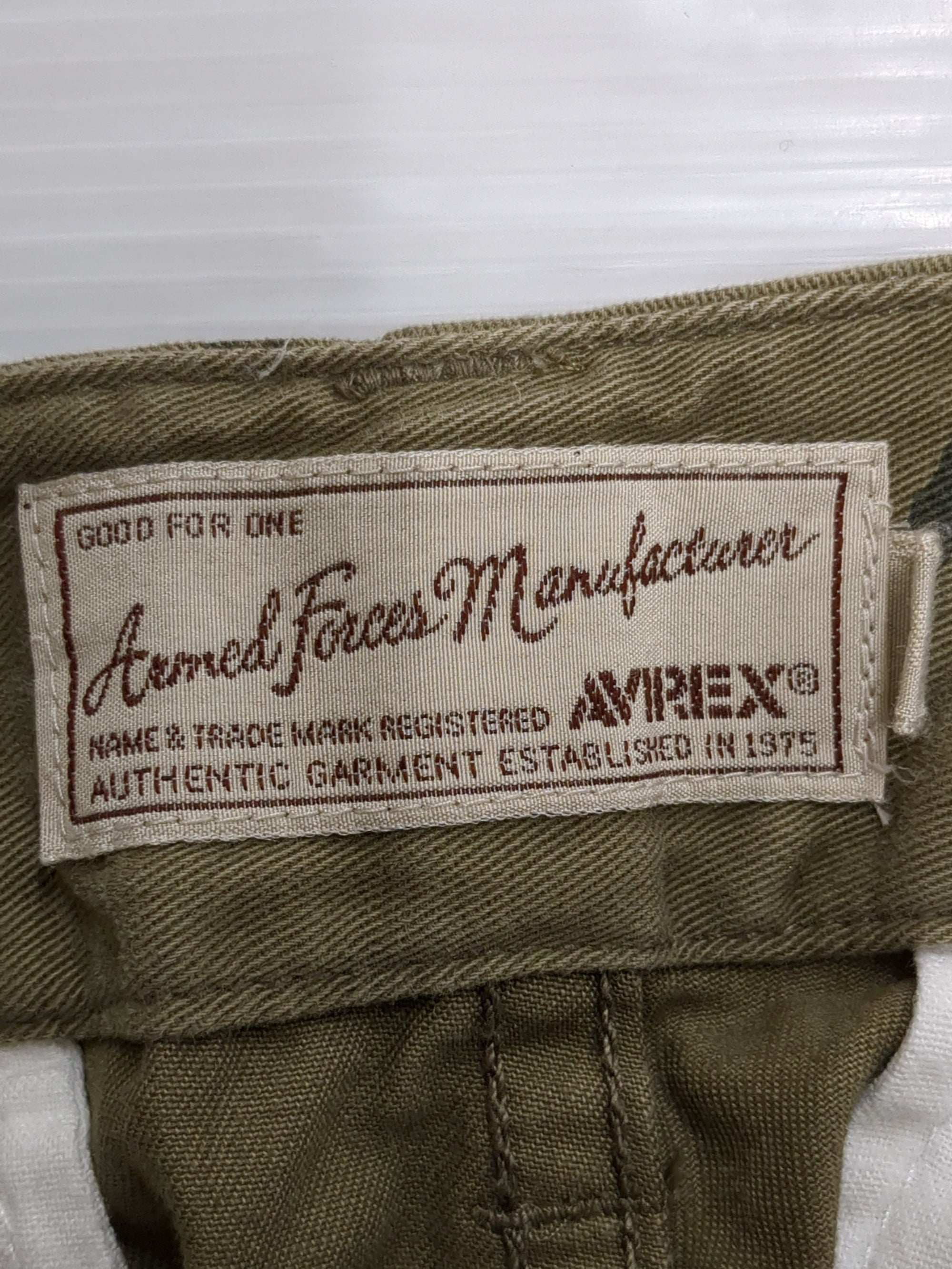 AVIREX / STENCIL CARGO CROPPED PANTS
