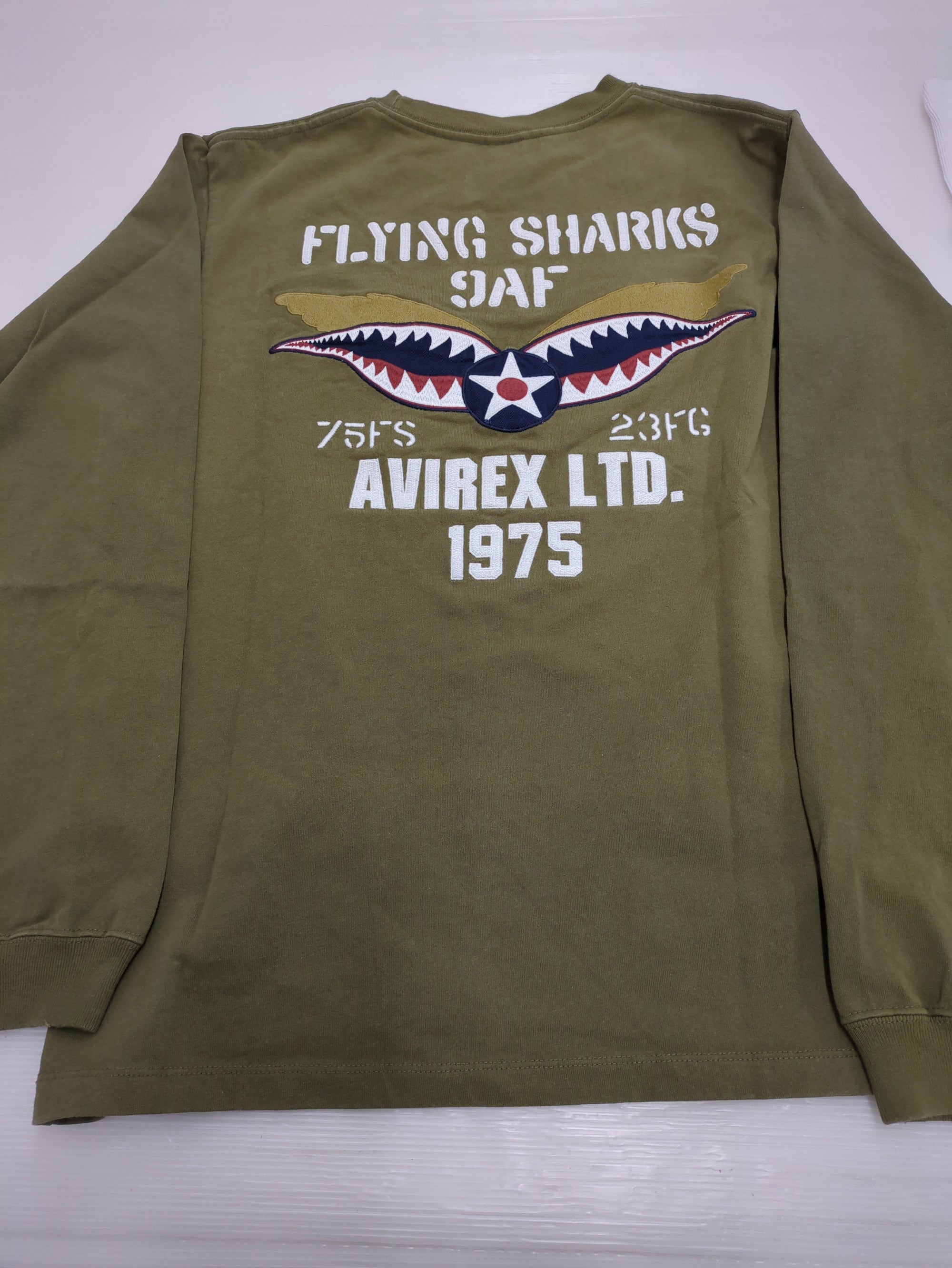 AVIREX / 《WEB&DEPOT限定》EMBROIDERY L/S T-SHIRT FLYING SHARKS/エンブロイダリー フライングシャーク